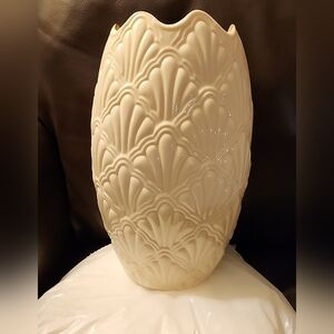 CCO!PRICE DROP 10" Lenox Ivory Jacquard VASE 24k Gold Rim